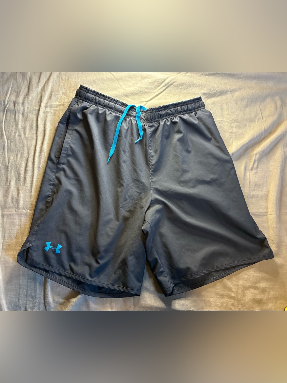 Under Armour Men's Qualifier 9" Woven Shorts Size Large Grey Color